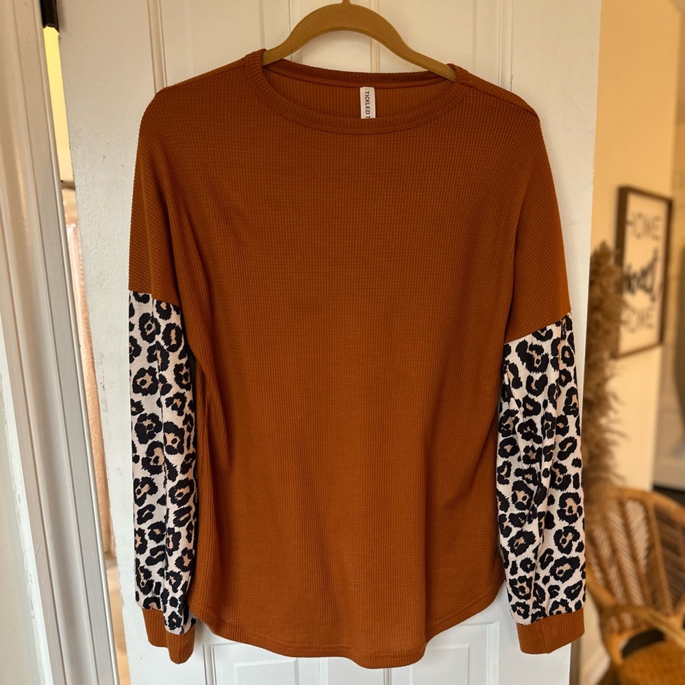 Camel thermal shirt w Animal print detail | M